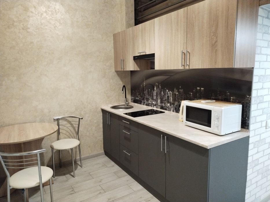 Сдам посуточно,подобово Двухуровневую  студію на левом березі район 9-