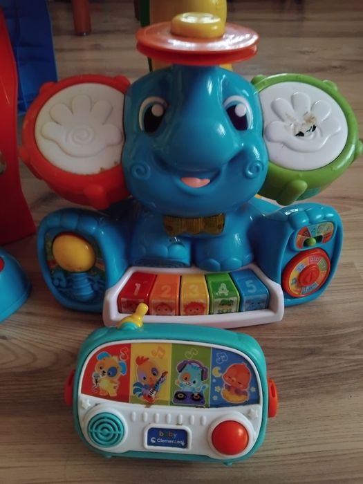 Zestaw zabawek clementoni i fisher price stolik sprzedany