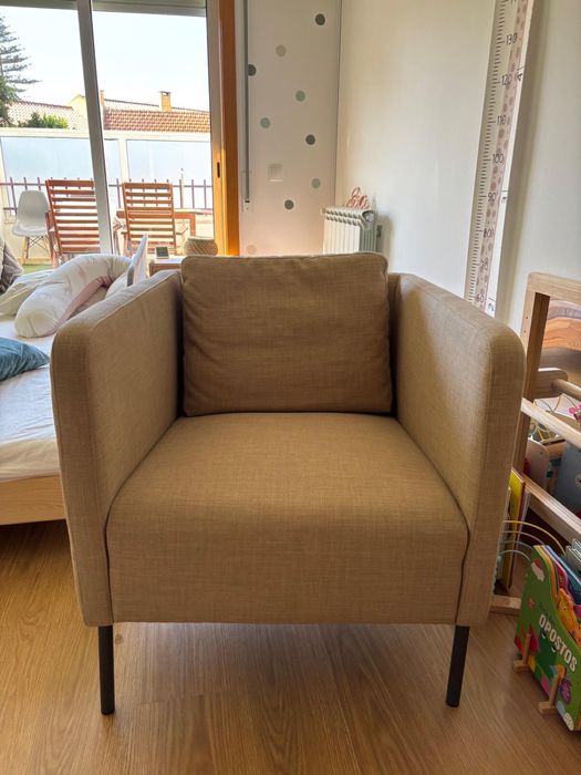 Poltrona Ikea EKERÖ Bege Carcavelos E Parede • - Main Image