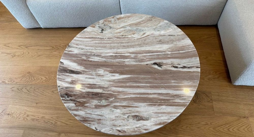 Mesa de centro SKLUM redonda Ø90 cm em mármore e madeira