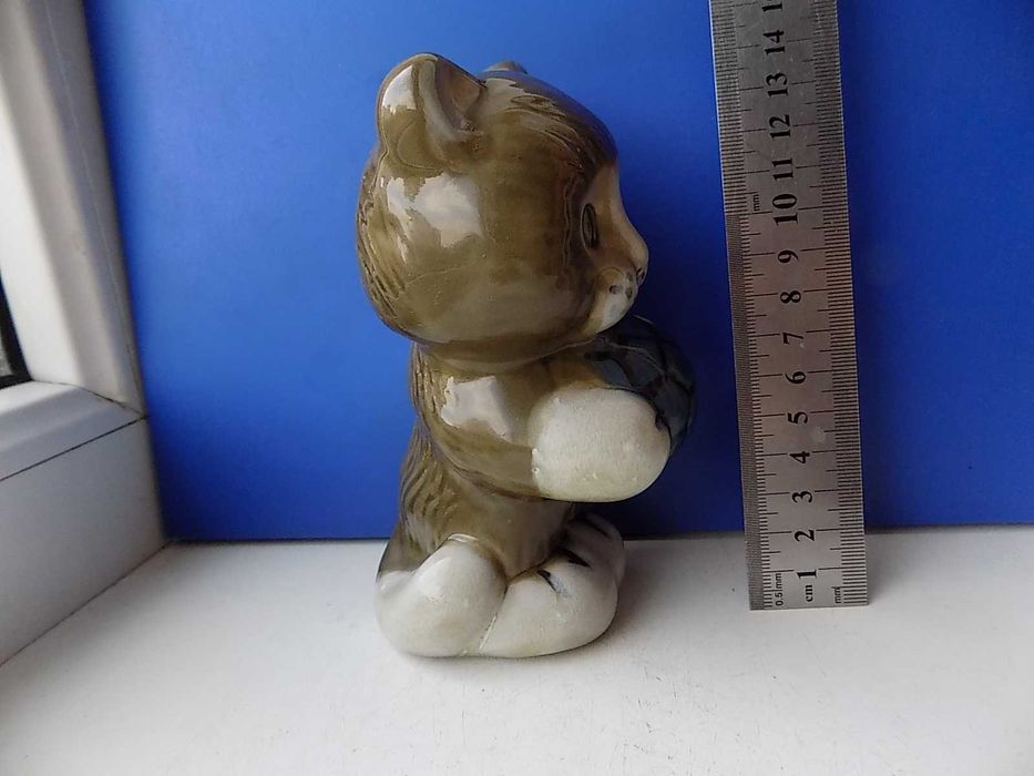 Статуэтка Котенок с мячом керамика ЛКСФ