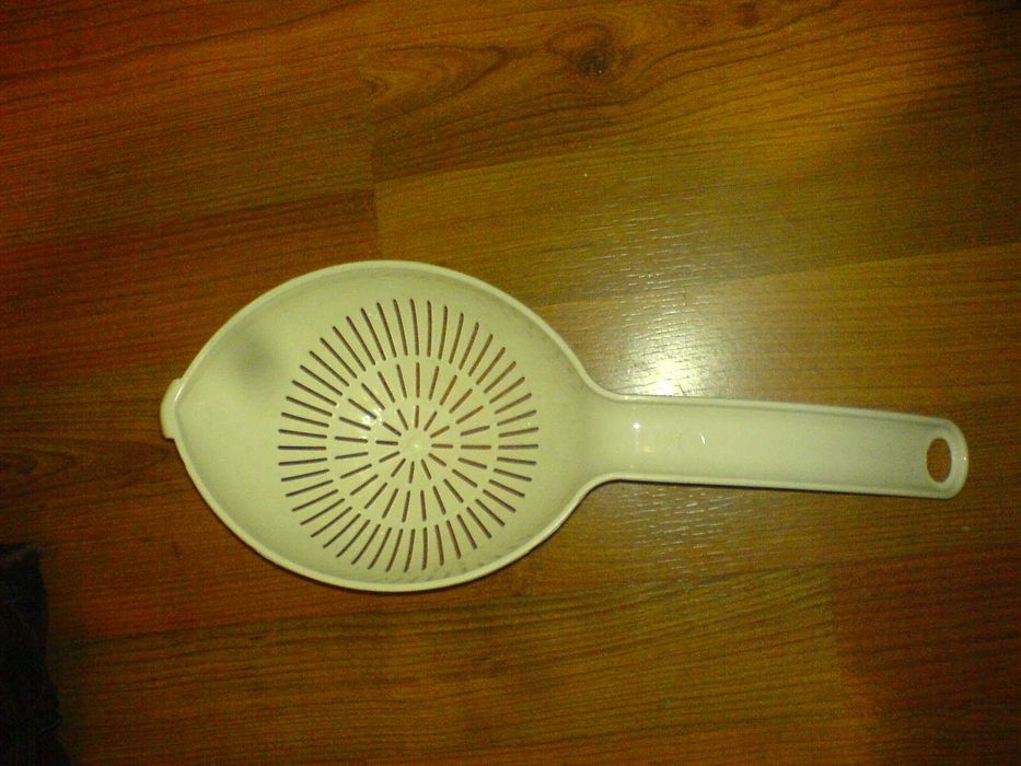 Cedzak z rączką 13x17 kol. kremowy NOWY nieużywanyEtykieta