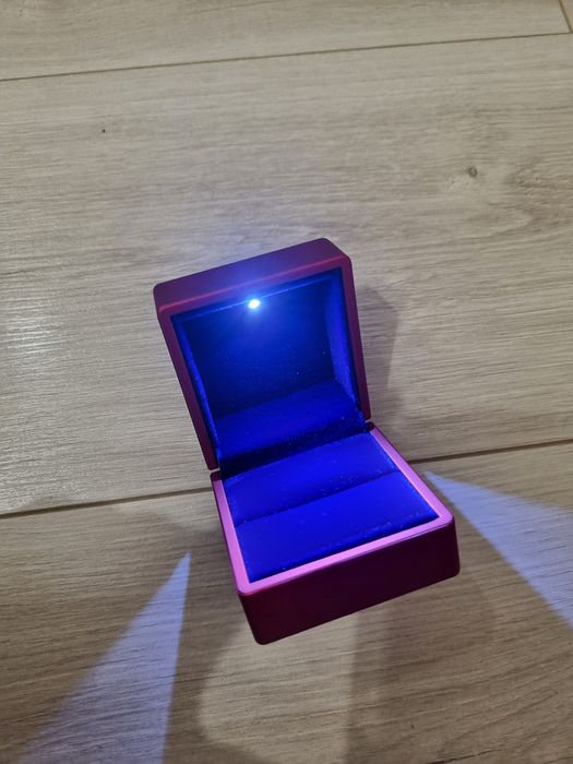 Коробочка для освідчення