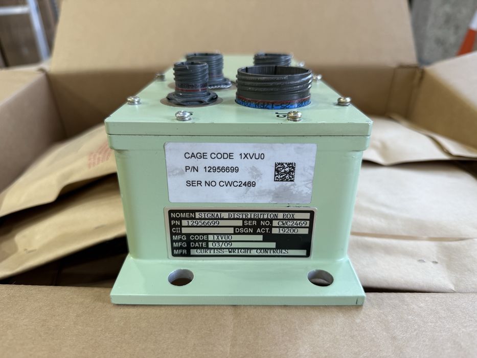 NSN: 5895-01-463-1823 PN: 12956699 Зʼєднувальний блок Bradley M2A2