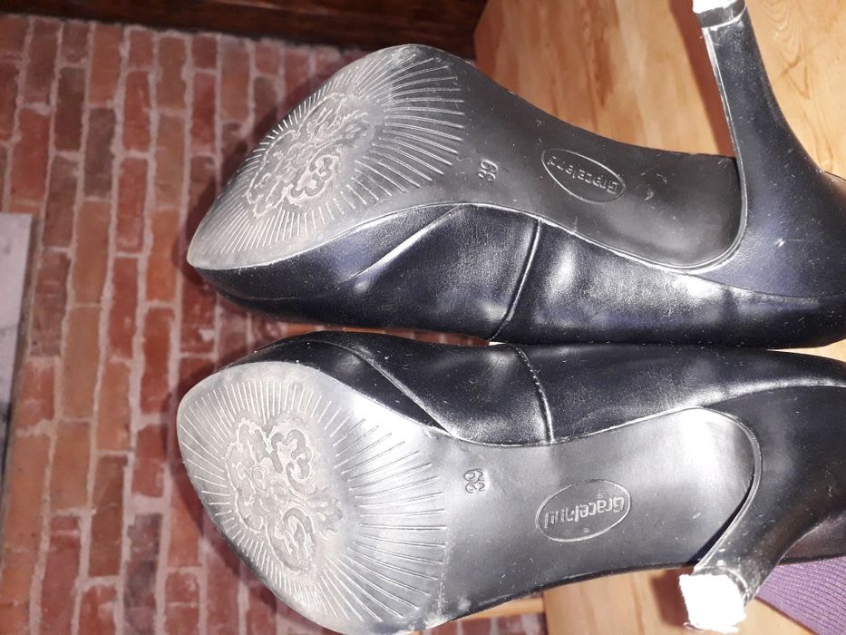 Czarne szpilki greceland platforma 39