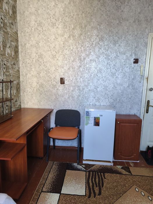 Здам кімнатну в гуртожитку блок на дві сім'ї в центрі