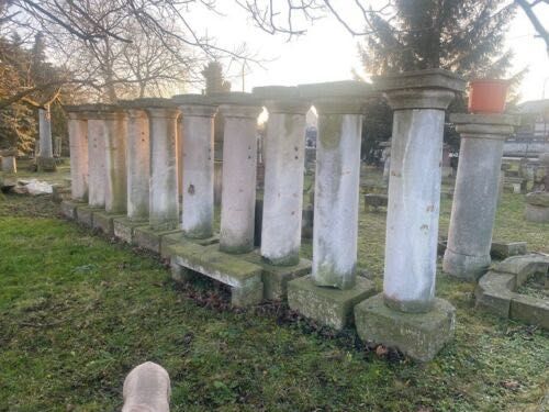 Zabytkowa Kamienna Kolumna z Piaskowca – Kompletna podstawa + kapitał