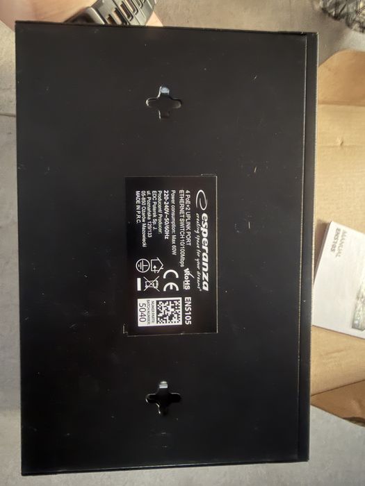 Switch Ethernet 4 PoE + 2 Porty UPLINK 10/100Mbps Esperanza