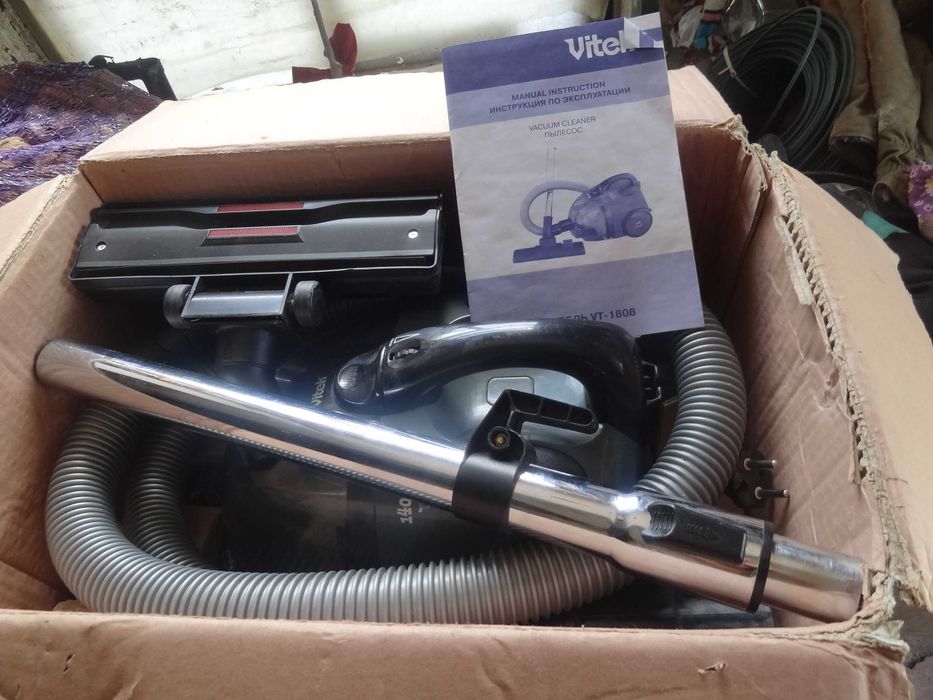 Пылесос Vitek VT-1808 ( б.у.)