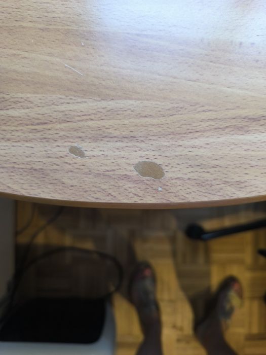 Mesa para escritorio, várias prateleiras para colocar impressora