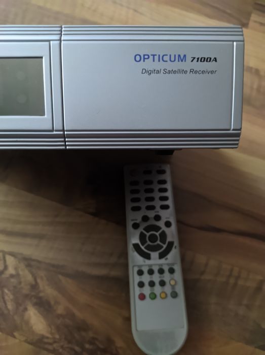 Супутниковий тюнер opticum 7100A