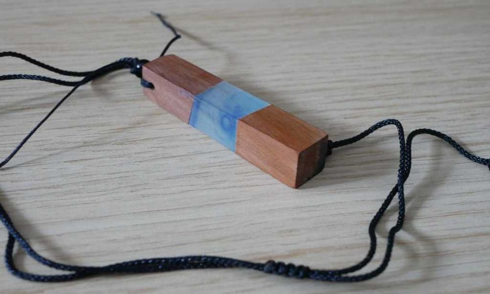 Drewniany naszyjnik z żywicą, Boho
