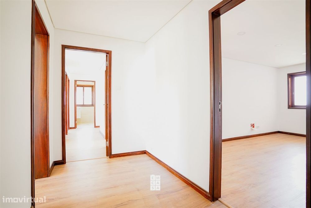 Apartamento T4 Venda em Oliveira de Azeméis, Santiago de Riba-Ul, Ul,