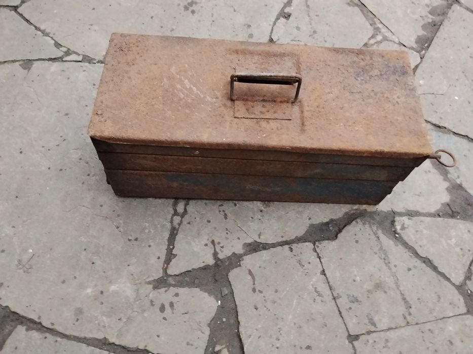 Металлический ящик для инструмента