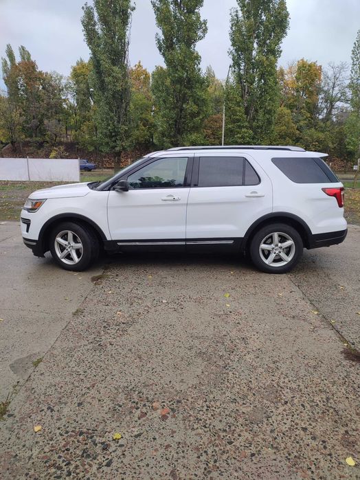 Ford Explorer 2018 року 3.5 газ\бензин