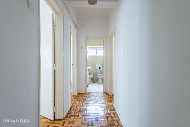 Apresento apartamento T3 com 2 varandas, localizado em Azambuja