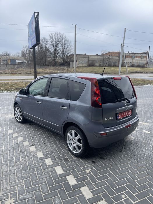 Nissan Note 2011 Автомат