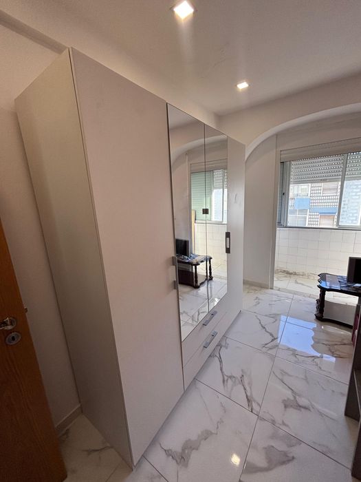 Quarto com Varanda — Reboleira, 5 min a pé da Estação