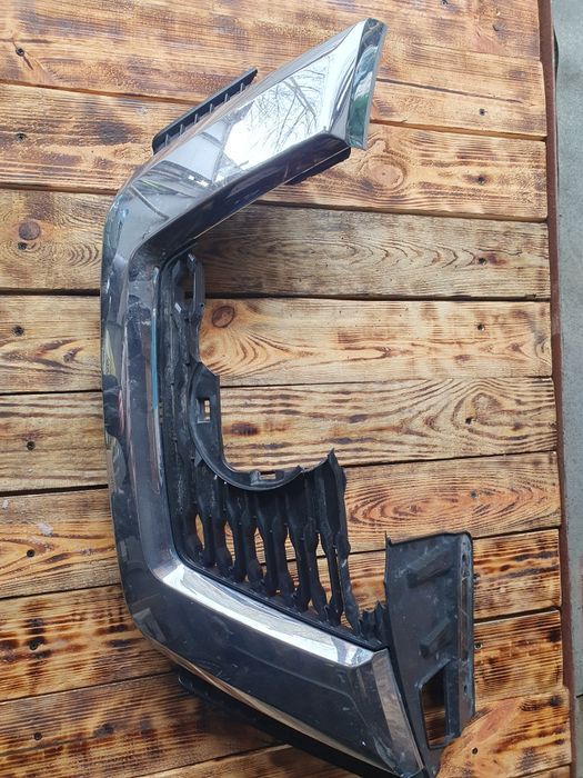 Передня решітка радіатора