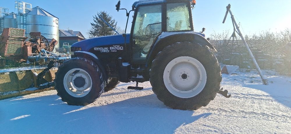 New holland 8260