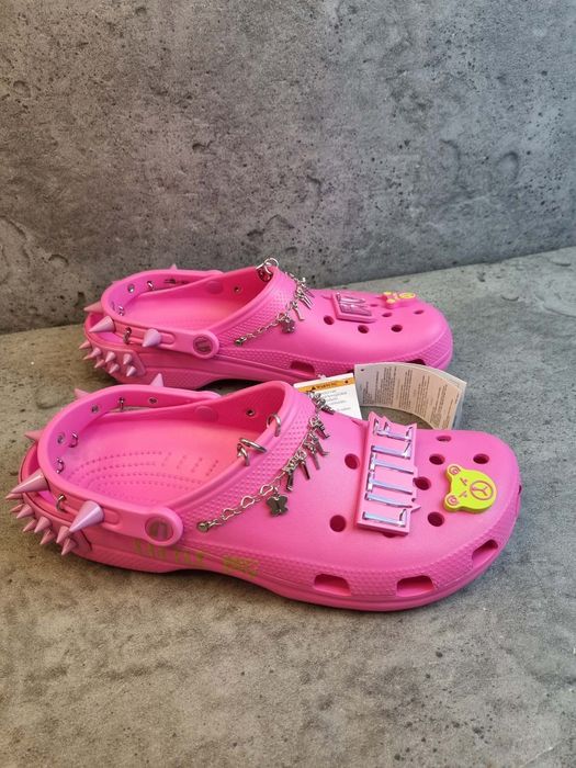 Klapki Crocs    .
