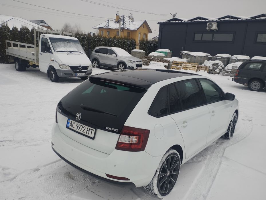 Продам автомобіль skoda rapid 2015 року. 1.6 дизель. 90к.с.