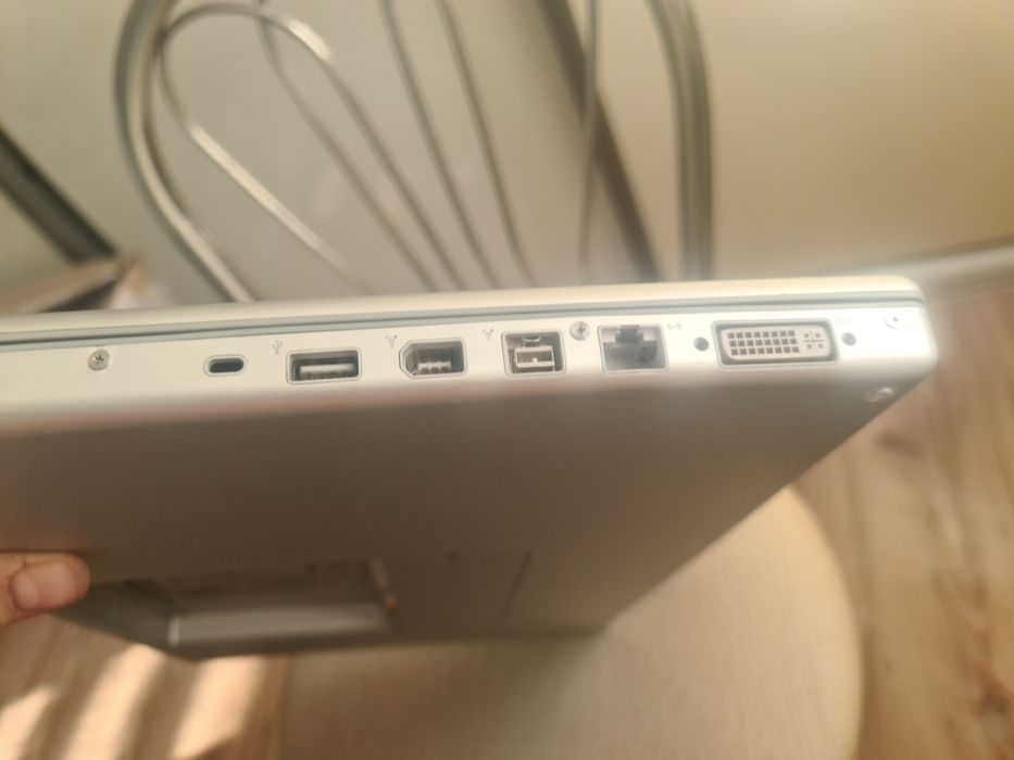 Macbook  pro  uszkodzony