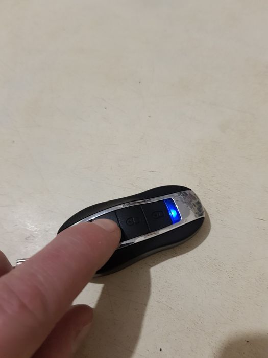 Продам автомобильный брелок