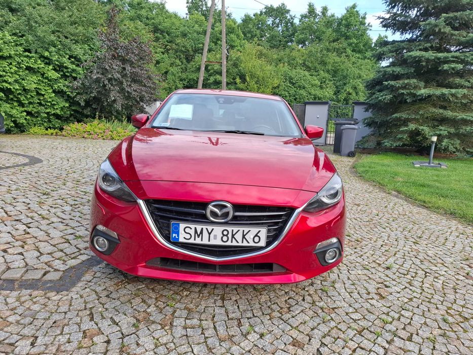 Samochód Mazda 3 benzyna  2.0 sedan