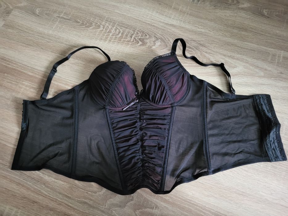 Piękny czarny gorset