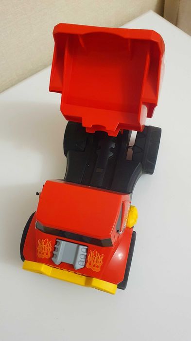 Машина hot wheels самоскид, резинові колеса , якісний пластик!