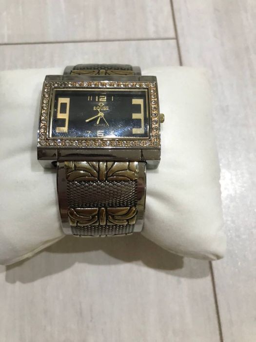 Продам женские часы