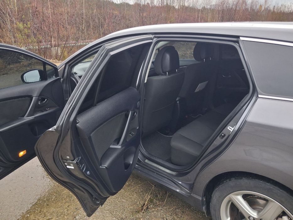 Продам тойота авенсіс