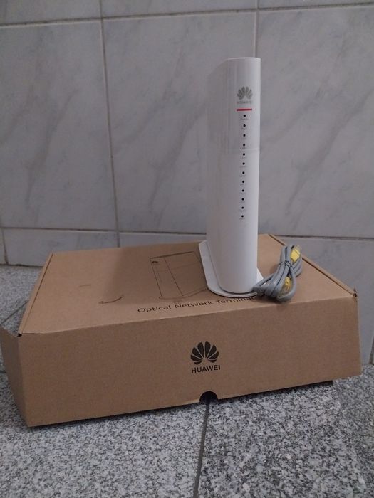 Router branco Huawei Optixstar