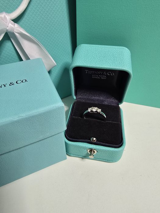 Золоте кільце з діамантами Tiffany. Кольцо с бриллиантами