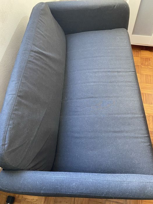 Sofá de dois lugares