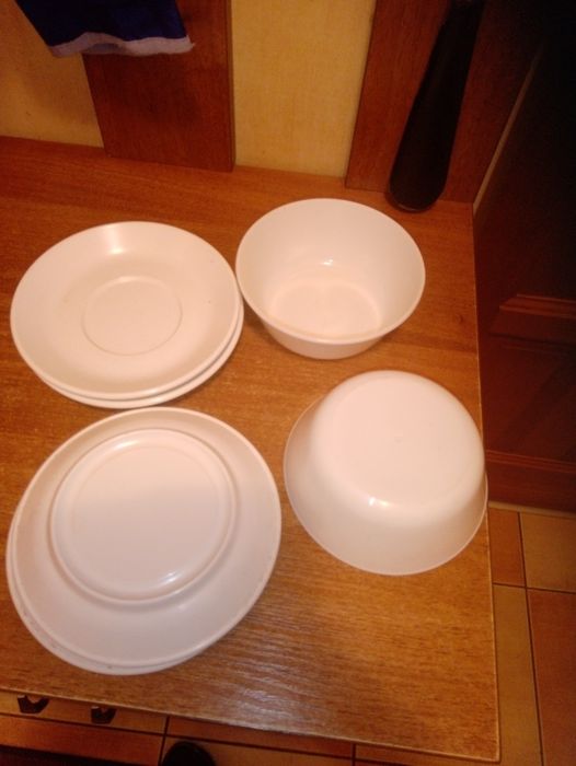 Miseczki talerzyki kubeczki plastikowe