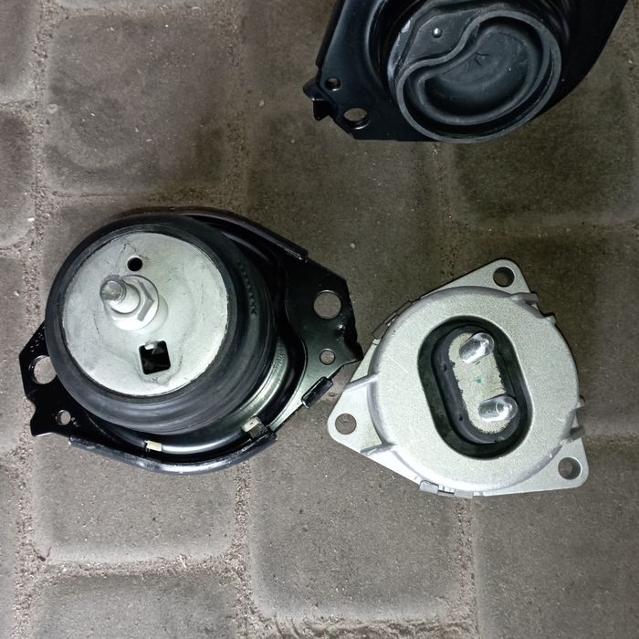 Подушка двигуна Jeep Grand Cherokee WK2 Dodge Durango