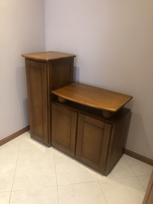 Mesa tv em madeira maciça marca cerne. Ótimo estado.