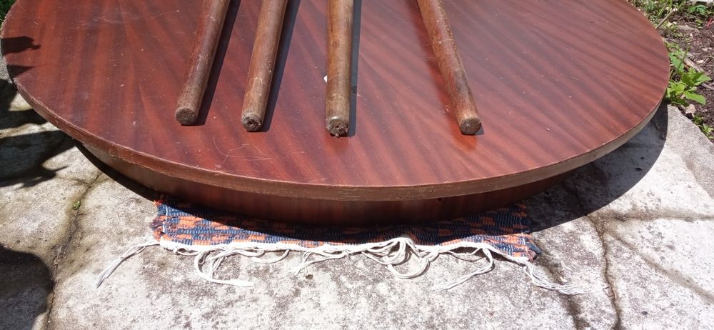 Mesa redonda anos 80