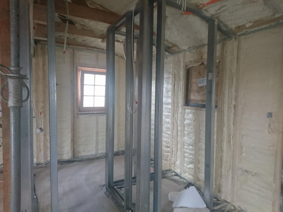 Ocieplenie poddasza Pianą/ wdmuchiwanie celulozy