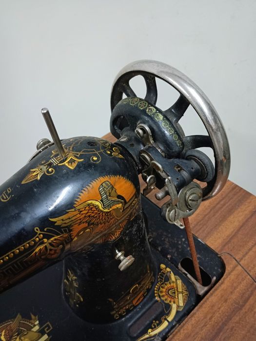 Antiga Máquina de costura marca SINGER a funcionar perfeitamente, 
Exe