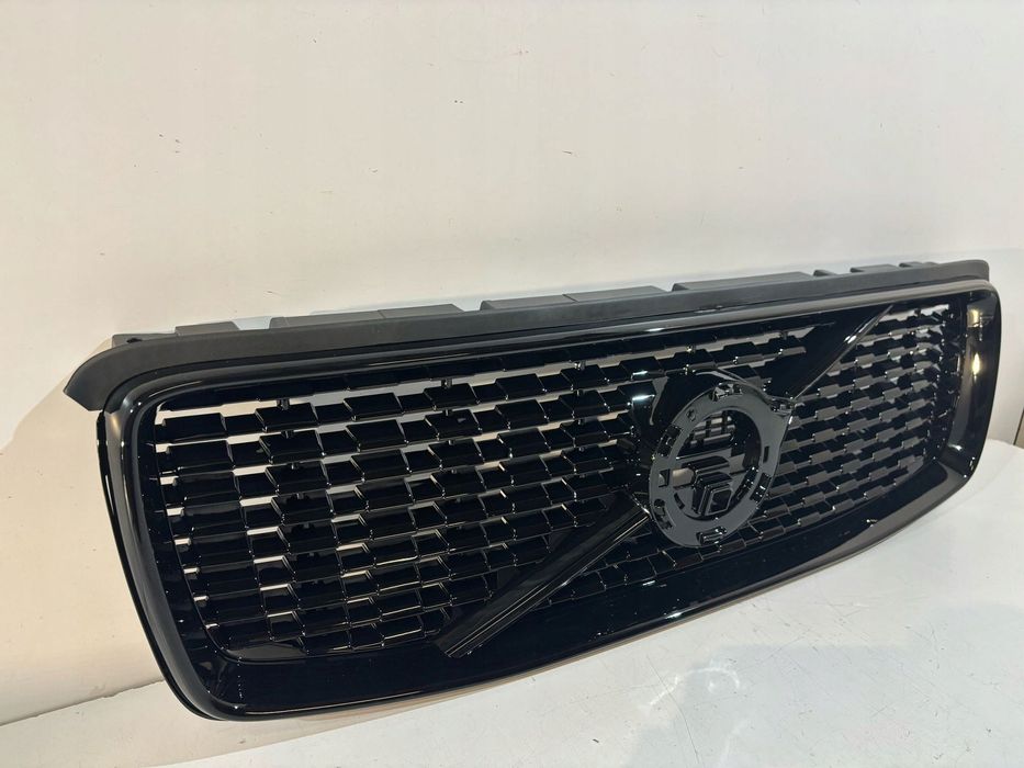 Volvo XC90 R 16-19 grill / atrapa chłodnicy- 17750