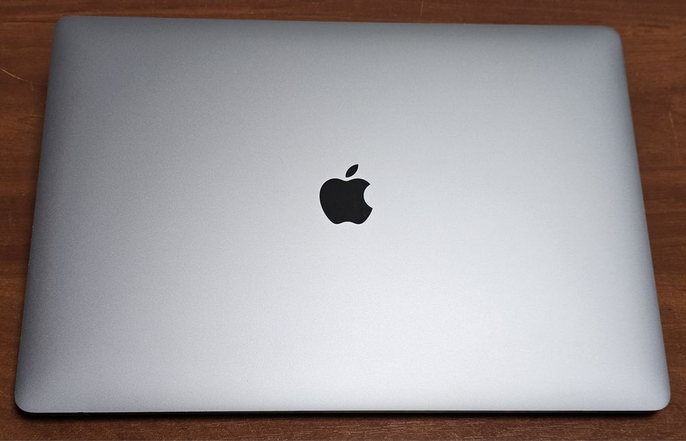 Ноутбук Apple Macbook Pro 16" A2141, i7, Radeon Pro 5300M 4Gb, 16/500g