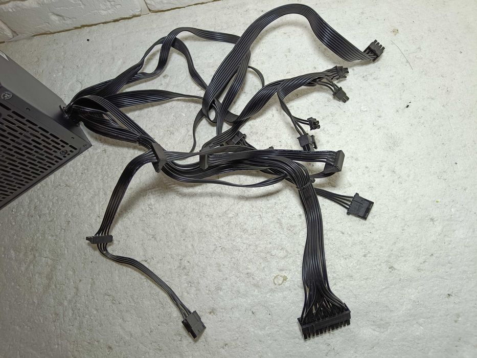 Блок живлення AeroCool LUX 650W 80 PLUS BRONZE ВІДМІННИЙ СТАН 8+8GPU