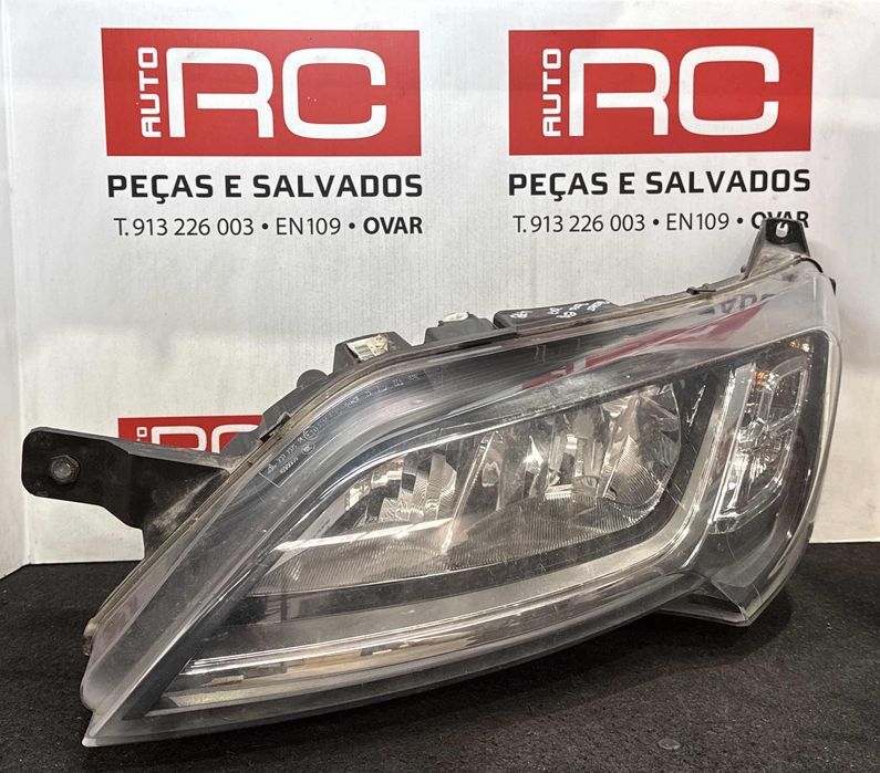 Ótica / Farol Esquerdo PEUGEOT BOXER Autocarro ano 2017