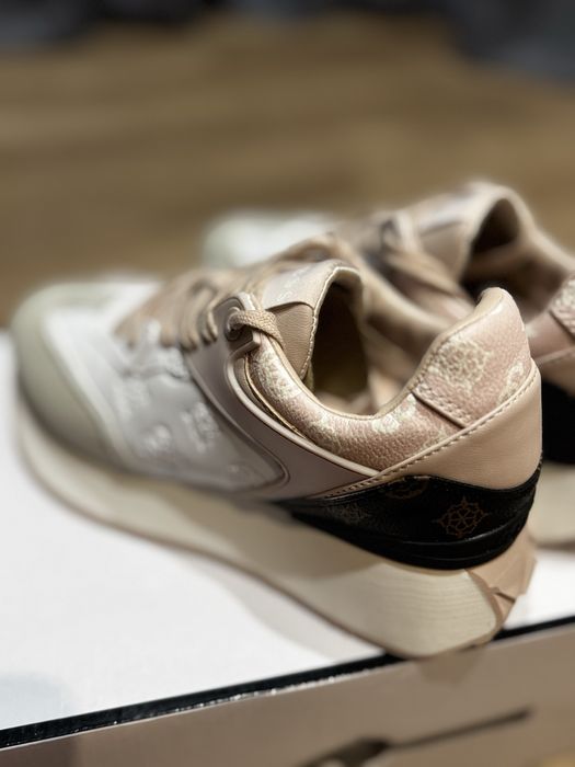 Кросівки GUESS ,оригінал