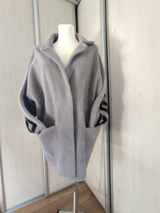 Damski płaszcz, alpaka, szary z czarnym wzorem, roz uniwersalny, nowy