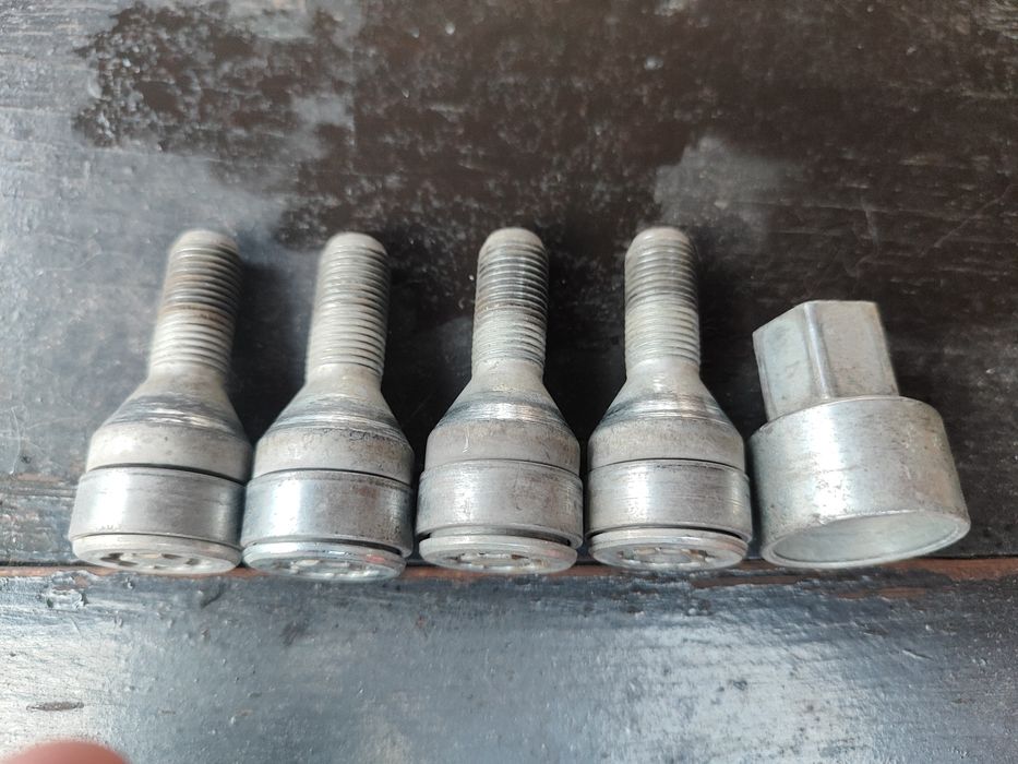 Продам секретні болти