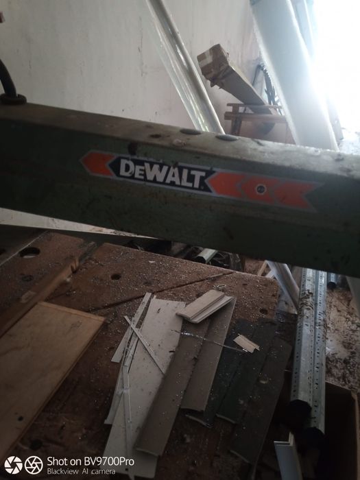 Maquina de Corte DeWalt Radial Arm - Trifásico